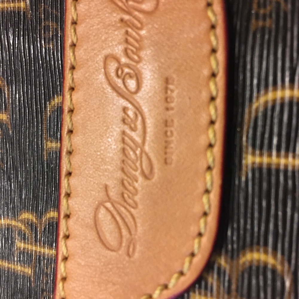 Dooney n Bourke Purse. In great condition - Picture 8 of 8